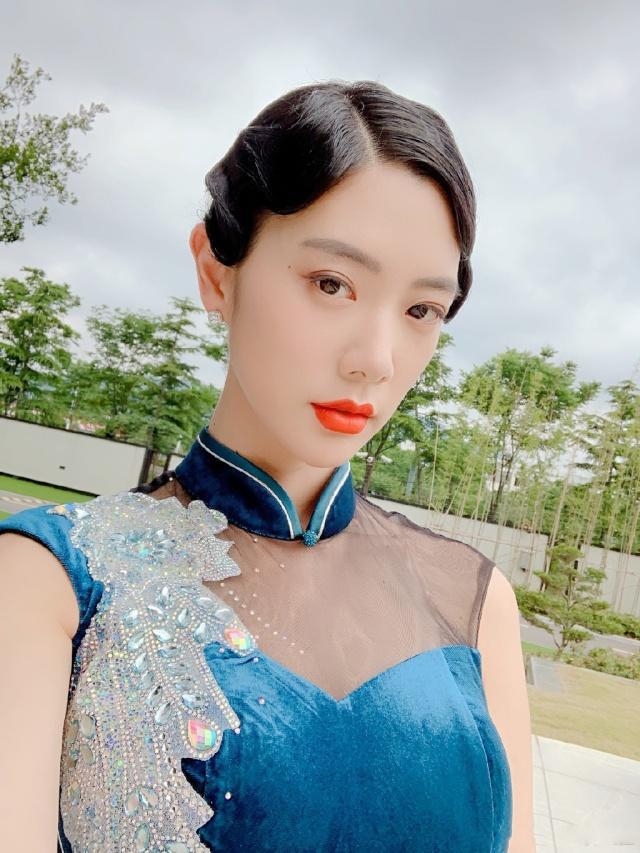 我秀直舞 香烟与手枪